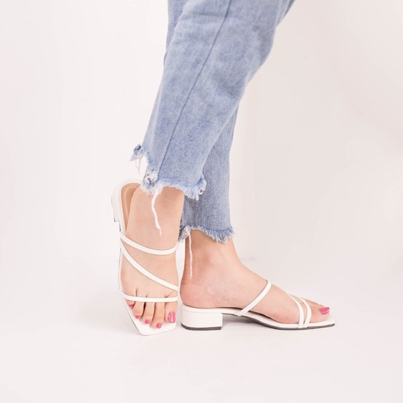 Serene Low Heels - Picture 1 of 3